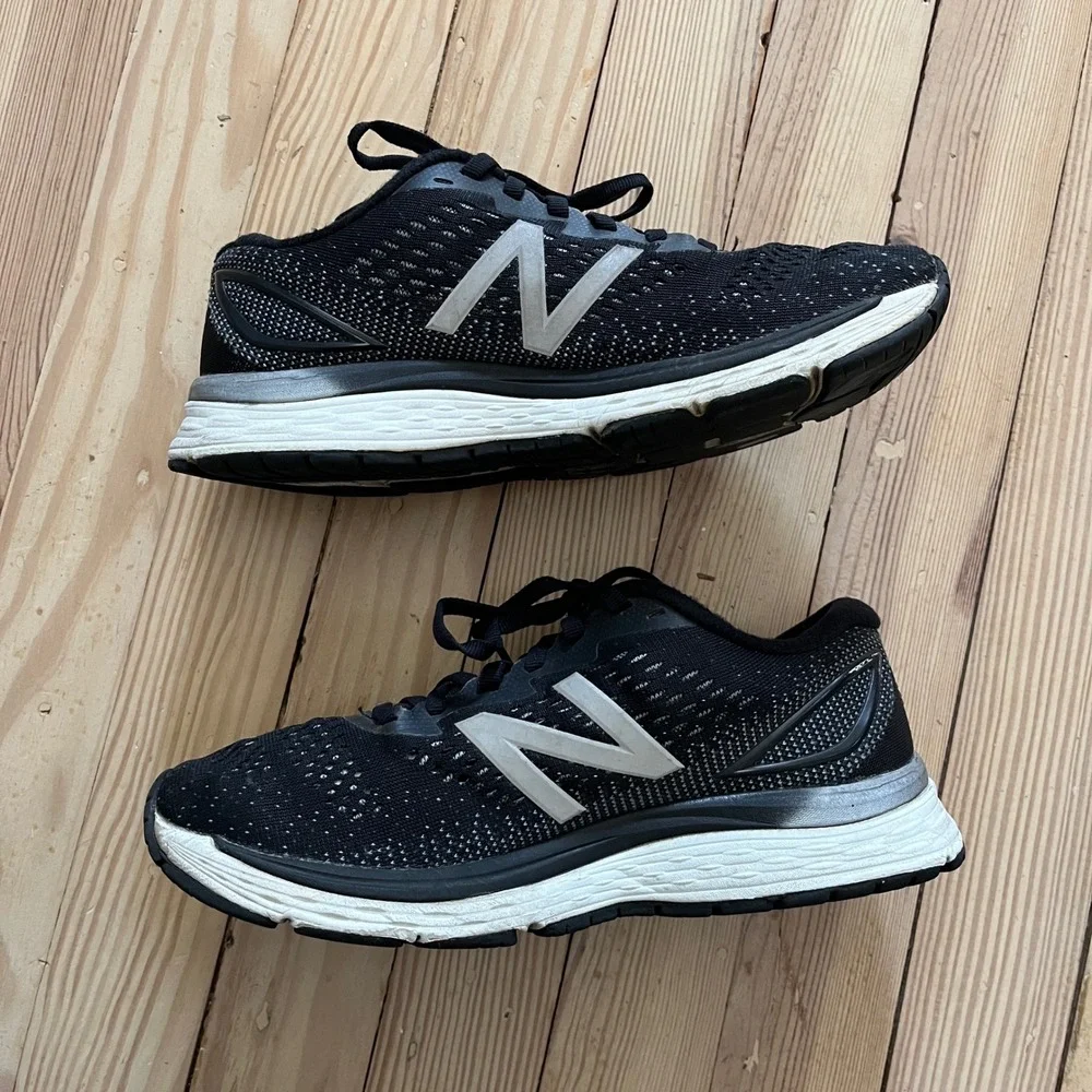 New Balance 880v9‎ Womens Running Shoes Black Silver athletic sneaker Size 8